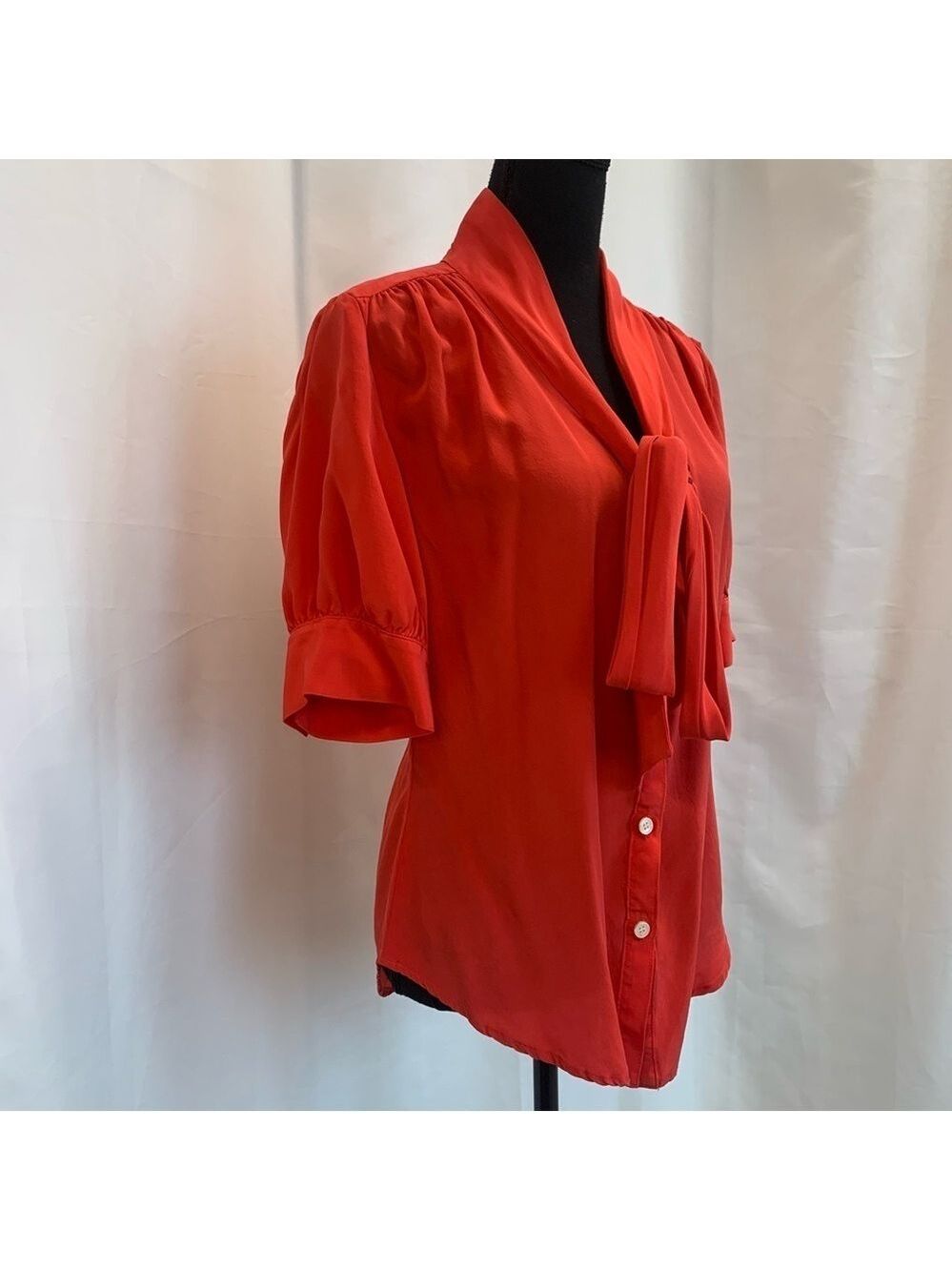 Fifteen Twenty blood orange red tie neck 100% silk blouse Sz L - Picture 3 of 11